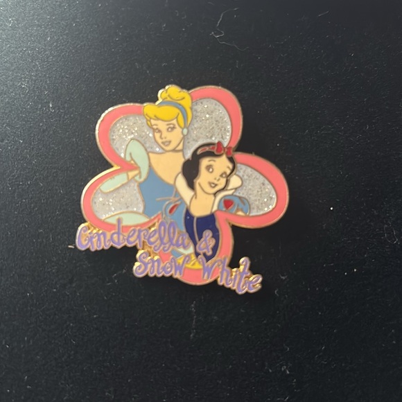 Disney World Trading Pin 2004 princess Cinderella & Snow White - Picture 3 of 5